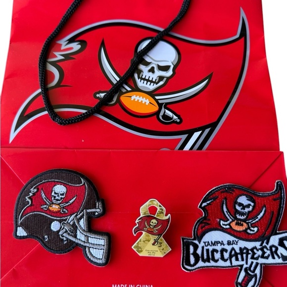 Tampa Bay Buccaneers Valued Collector’s Pins, Patches, & Gift Bags $65 OBO - Picture 4 of 4